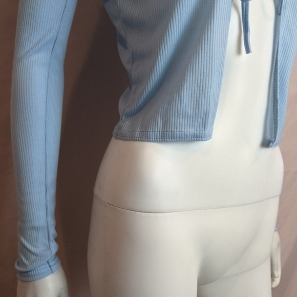 PrettyLittleThing Light Blue Ribbed Tie Front Long Sleeve Crop Top size 2 - Picture 3 of 6